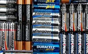 很多家用電器中都會使用堿錳電池。